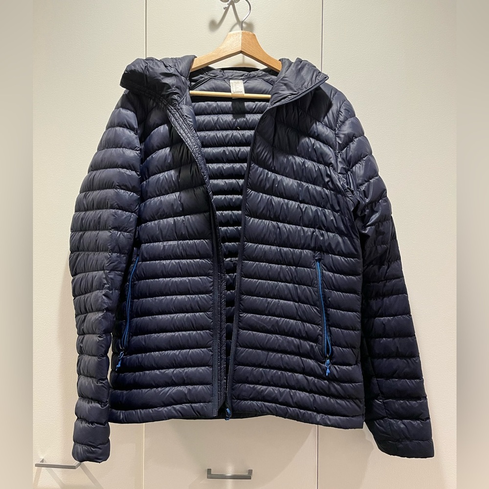 Decathlon Forclaz Men’s MT100 hooded down puffer jacket in navy